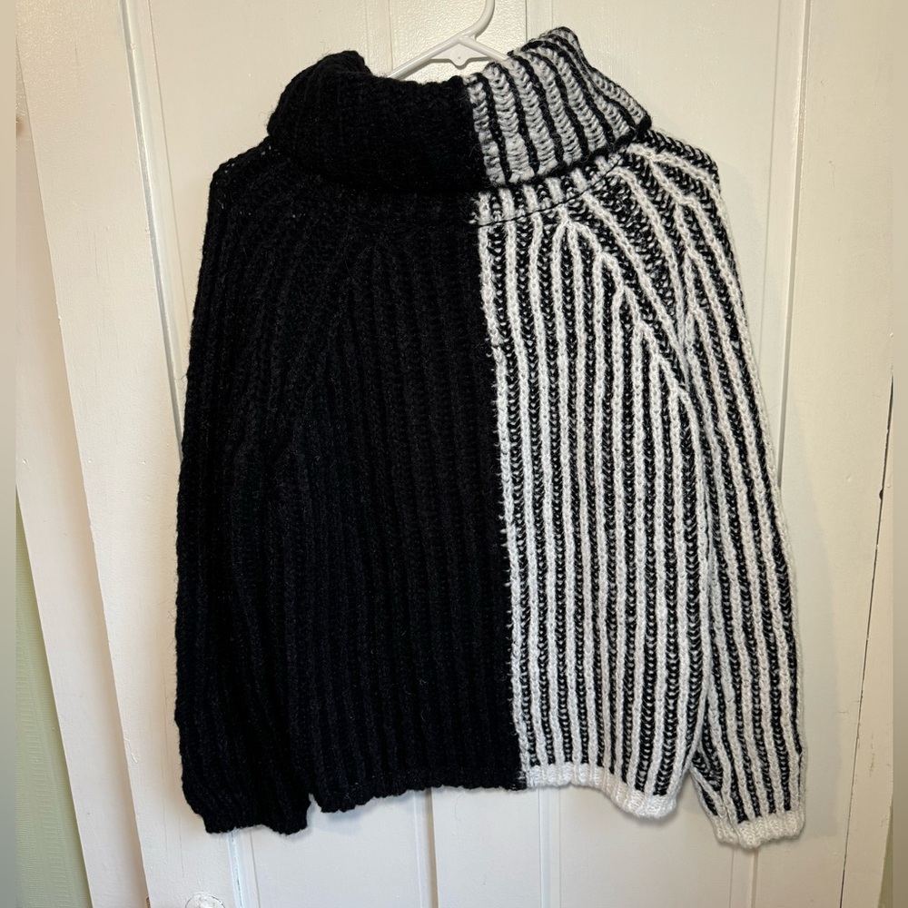 Stella + Lorenzo Women’s Turtleneck Colorblock Sweater - Black and White - L